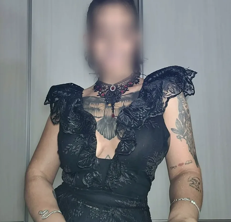 Fiona, 30