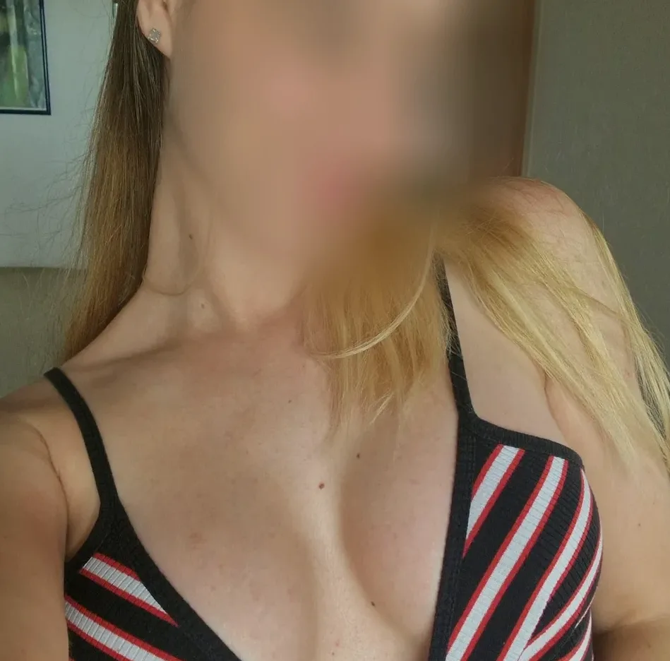 Julia, 24