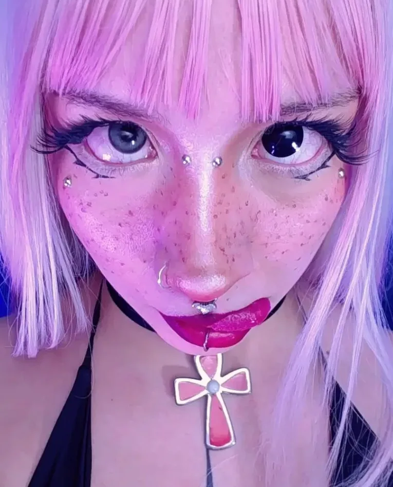 Larissa, 29