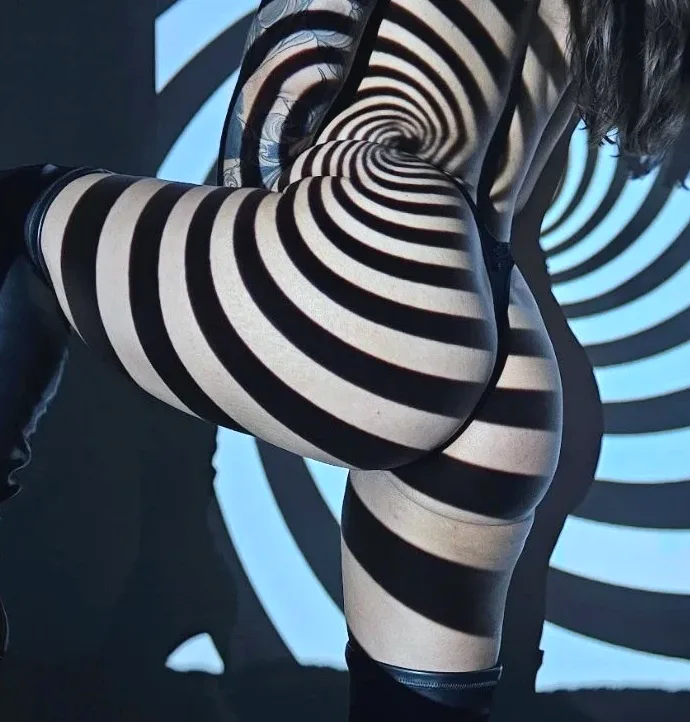 Marie, 33
